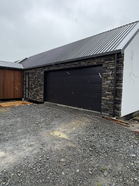 Stone-clad garage wing